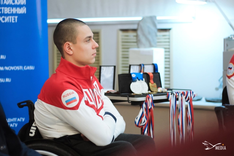 Роман Жданов, студент психолого-педагогического факультета, завоевал золотую медаль чемпионата Европы по плаванию